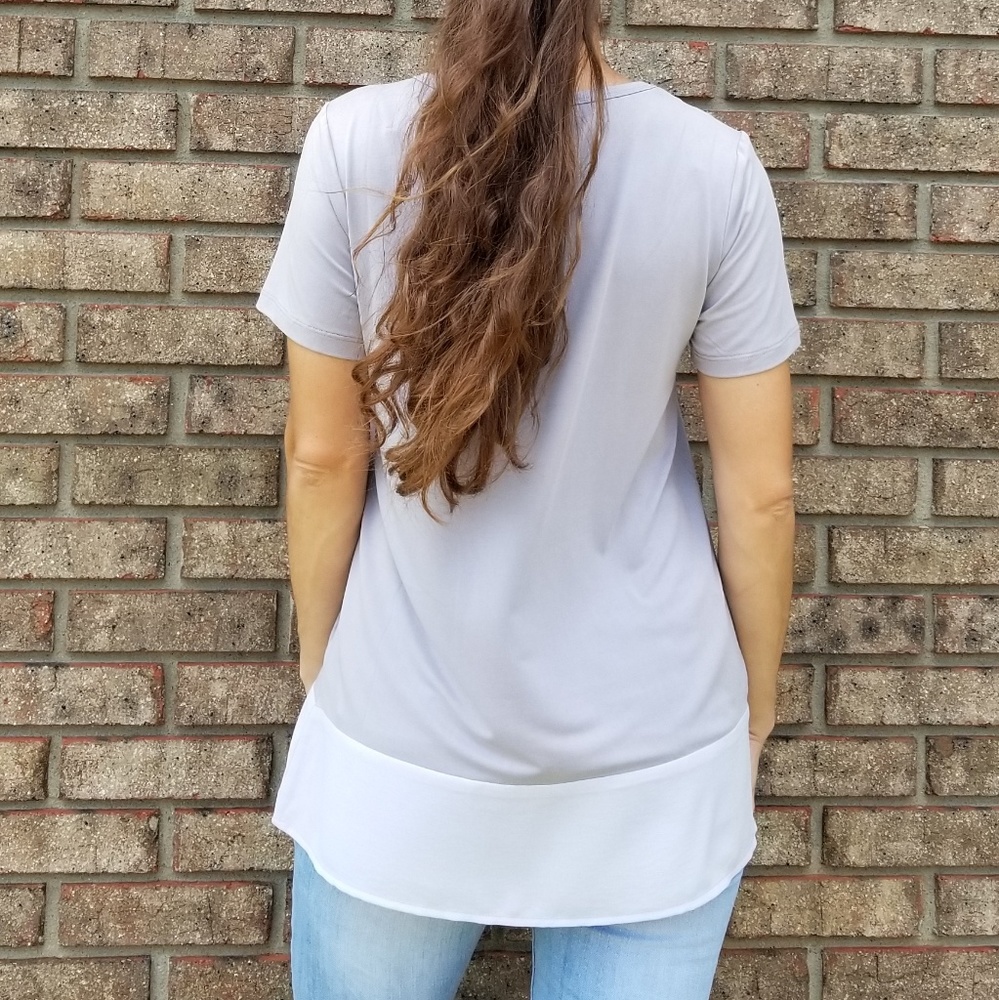 ❗️2/$18❗️Beautiful Pocket Blouse - Picture 3 of 4
